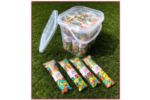 Cubo de 24 Bolsas de 95gr de cacahuetes garrapiñados de colores